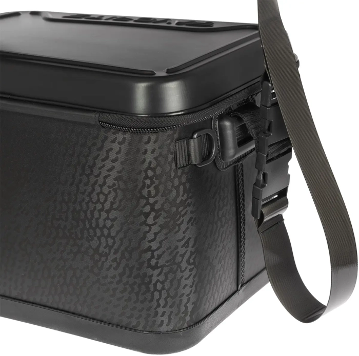 /environment/cache/images/productGfx_146674_700_700/Favorite-Torba-Tackle-Bakkan-BKN.1-20M-20L-black6.webp